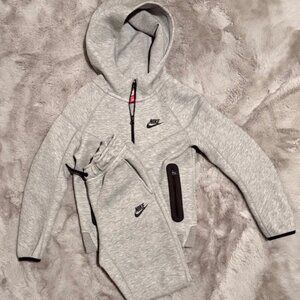 NIKE TECH FLEECE OUTFIT